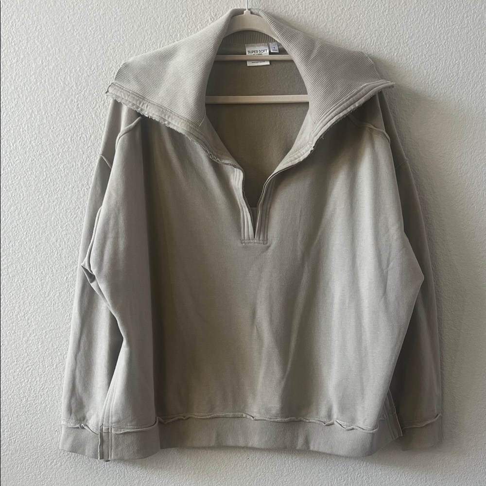 Torrid Women's Tan Pullover Sweatshirt EUC